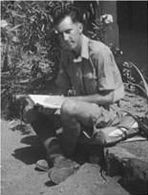 Derek beim Bibellesen im Militärdienst im Sudan, 1944